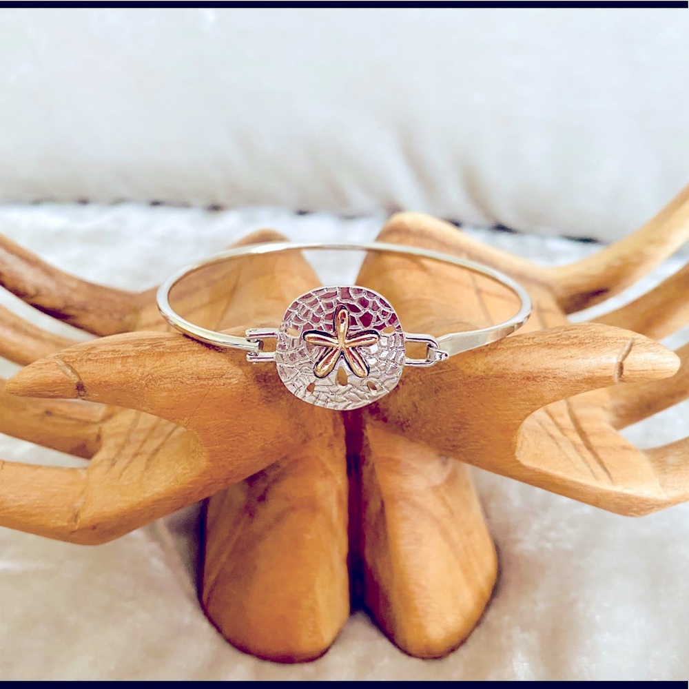 🐚Silver sand dollar bracelet🐚